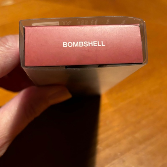 Huda Beauty Liquid Matte Lipstick Bombshell - Picture 11 of 16